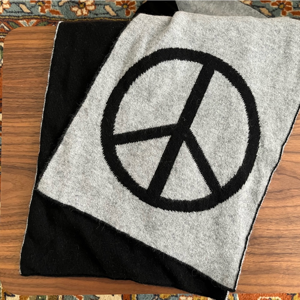 Unisex- Lochcarron Scotland Scarf NWT- merino/angora